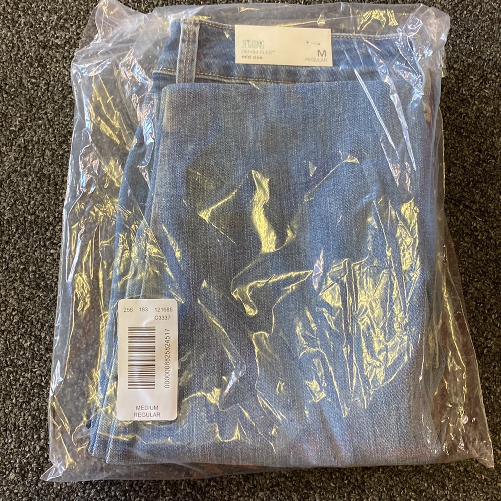 m jeans by maurices Mid Rise Jegging | Size Medium, Regular - Picture 4 of 5